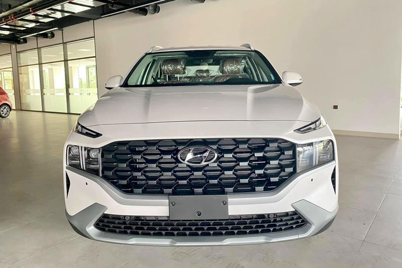 Hyundai Santa Fe được đại lý cắt “lạc”, giá giảm sâu, quyết đấu với Kia Sorento