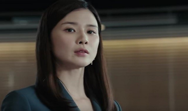 Mẹ chồng tối ngày khen dâu út, tới lúc đổ bệnh lại kêu dâu trưởng về chăm, cô làm 1 việc khiến bà rơi nước mắt