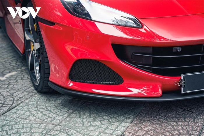 Phần mui xe cứng của Ferrari Portofino M có thể đóng mở trong vòng 14 giây. 