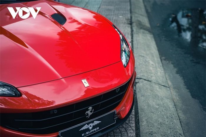 Ferrari Portofino M được trang bị động cơ V8 tăng áp kép, dung tích 3.9 lít với công suất cực đại 619 mã lực và mô-men xoắn cực đại 780 Nm mô-men xoắn.