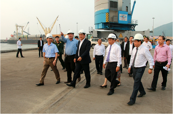 Phó Thủ tướng Chính phủ Lào Xỏn xay Xỉ - phăn – đon cùng đoàn công tác tham quan hoạt động sản xuất kinh doanh tại Công ty CP cảng Lào Việt (Năm 2017).