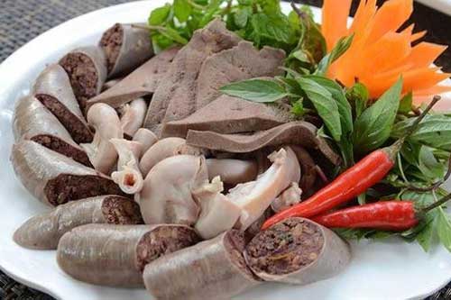 Những 'đại kỵ' khi ăn lòng lợn, biết để tránh rước cả ổ vi khuẩn vào thân