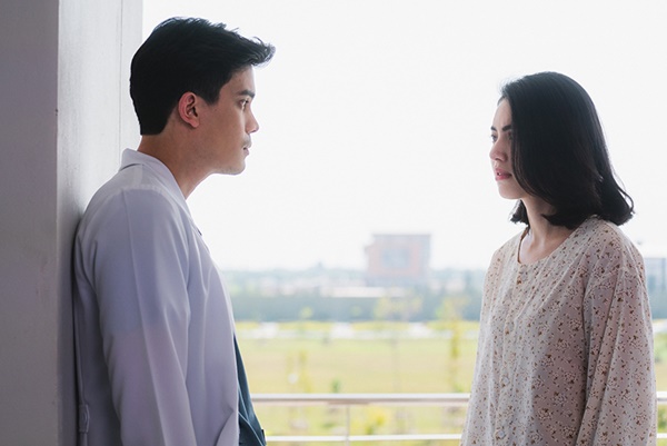 Tặng sinh nhật vợ chiếc ô tô 1 tỷ, ai ngờ thứ chồng nhận lại là lá đơn ly hôn