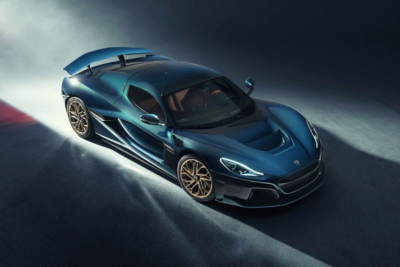 1. Rimac Nevera (vận tốc tối đa: 415 km/h).