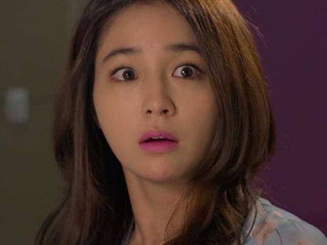 Chồng già bất ngờ đòi đi "đổi gió", tôi lặng người nghe tiếng hổn hển ở phòng bên