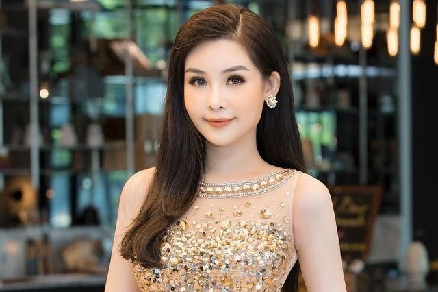 Hoa hậu Lê Âu Ngân Anh công khai chồng sắp cưới, hé lộ ảnh cưới khiến fan thích thú