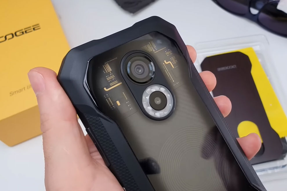 Smartphone siêu bền, chống nước, RAM 6 GB, pin 5.180 mAh, giá 4,68 triệu đồng