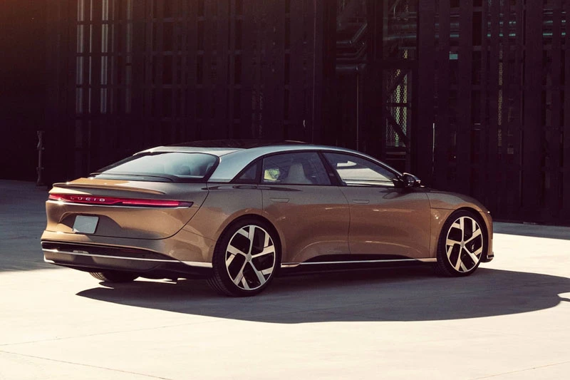 7. Lucid Air (vận tốc tối đa: 270 km/h).