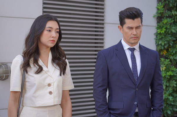 Đưa bạn trai về ra mắt, 1h đêm nhìn thấy xấp tiền dày cộm, tôi tức tốc chia tay