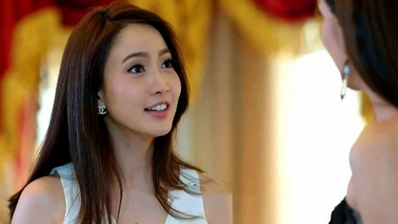 Phát ngôn gây sốc của cô em dâu sành điệu giữa lúc anh chị em nhà chồng tranh cãi việc ai về quê chăm mẹ ốm khiến tất cả im bặt