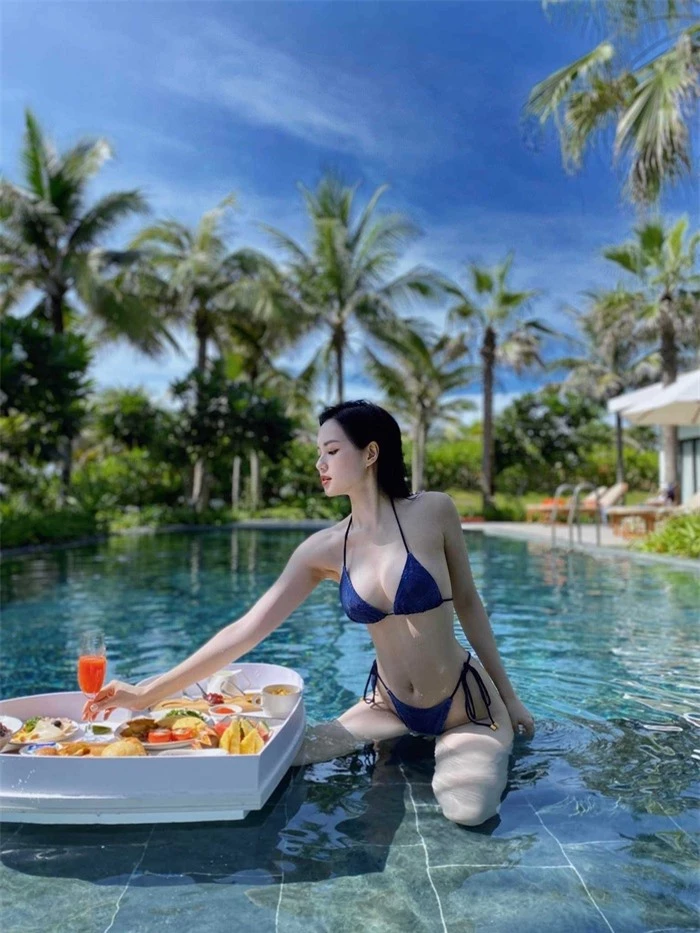 Hot girl đời đầu lấy chồng đại gia, bỏ showbiz, sống như bà hoàng ai nấy xuýt xoa