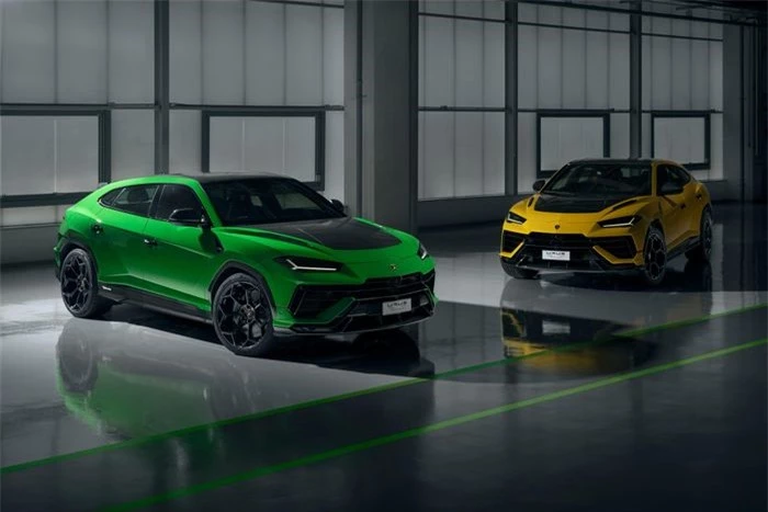  Tại sự kiện Monterey Car Week 2022, hãng xe giới thiệu bản nâng cấp Urus Performante, với ngôn ngữ thiết kế mới cùng hiệu năng vận hành tối ưu hơn. 