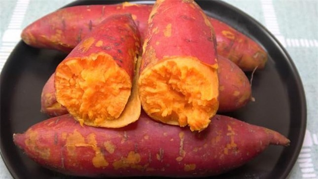 Khoai lang lành mấy cũng hóa ‘thuốc độc’ khi kết hợp cùng những món đại kỵ sau ảnh 2