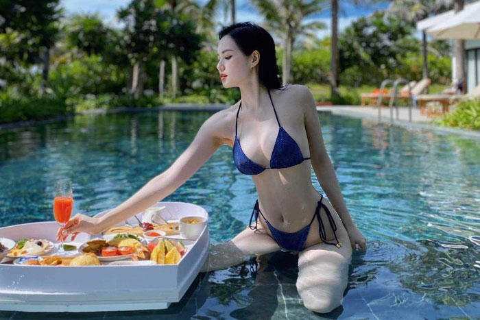 Hot girl đời đầu lấy chồng đại gia, bỏ showbiz, sống như bà hoàng ai nấy xuýt xoa