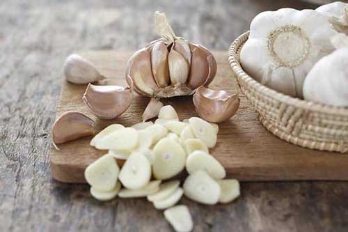 Những thực phẩm khi kết hợp với tỏi có thể biến thành ‘chất độc’ gây hại cho cơ thể