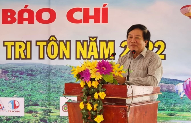Ông Hoàng Ngọc Nam - Chủ tịch HĐQT Công ty Chiến Thắng thông tin về kế hoạch bay khinh khí cầu.