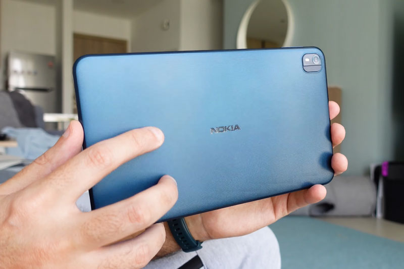 Tr&#xEA;n tay m&#xE1;y t&#xED;nh b&#x1EA3;ng ch&#x1ED1;ng n&#x1B0;&#x1EDB;c, k&#x1EBF;t n&#x1ED1;i 4G, gi&#xE1; g&#x1EA7;n 4 tri&#x1EC7;u &#x111;&#x1ED3;ng