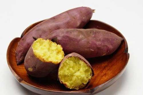 Khoai lang lành mấy cũng hóa ‘thuốc độc’ khi kết hợp cùng những món đại kỵ sau