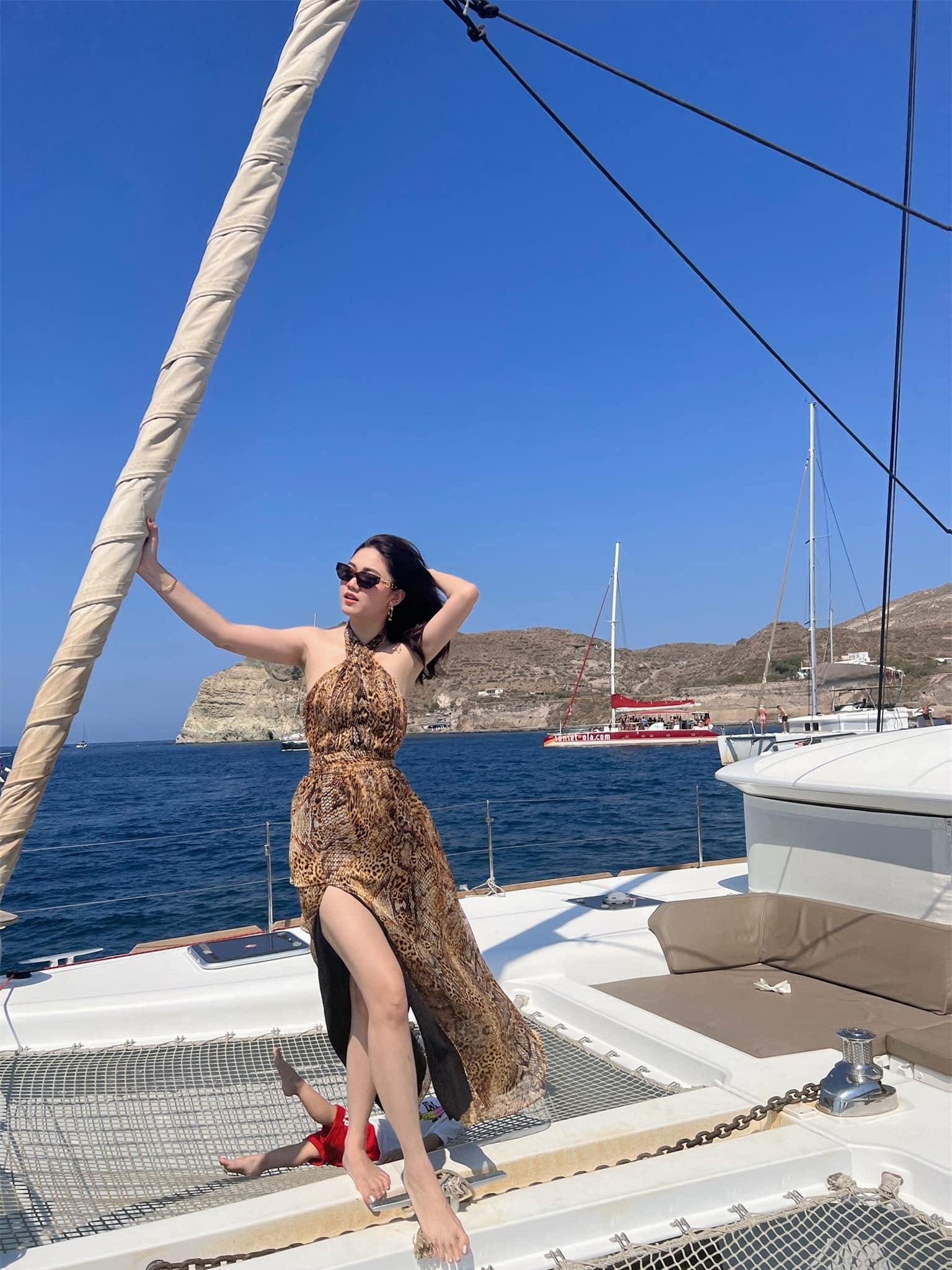 Á hậu Ngọc Thảo, Hoa hậu Diễm Hương đọ dáng nóng bỏng với áo tắm ảnh 13