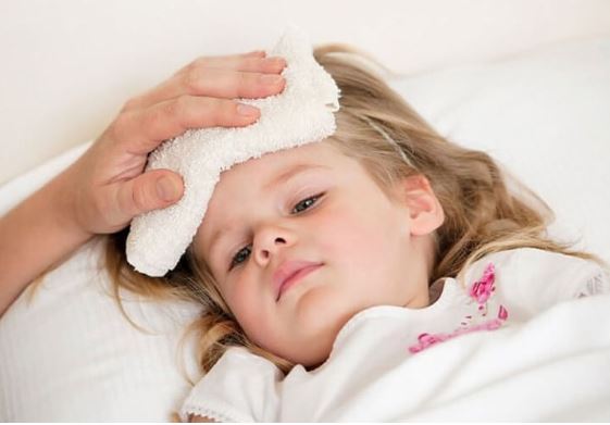 Những cách hạ sốt cho bé bạn cần chú ý
