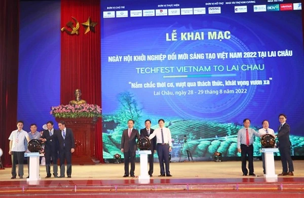 Các đại biểu tại sự kiện.