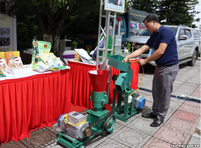 Tỉnh Nam Định giới thiệu các loại máy cơ giới hóa phục vụ trong sản xuất nông nghiệp.