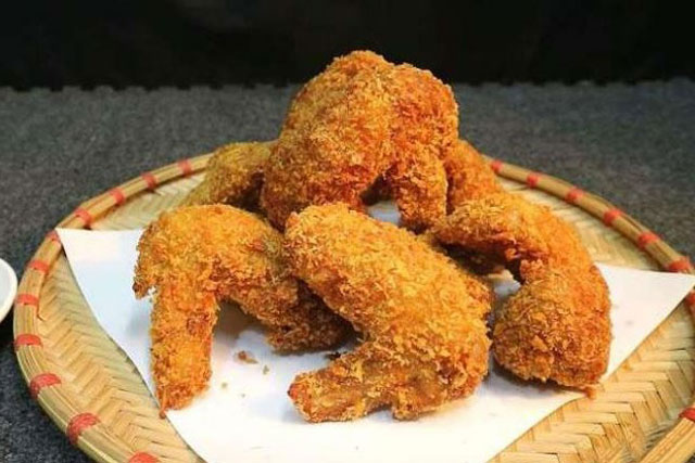 Cách làm gà rán vỏ giòn tan, vàng ươm, để lâu không ỉu, con siêu thích