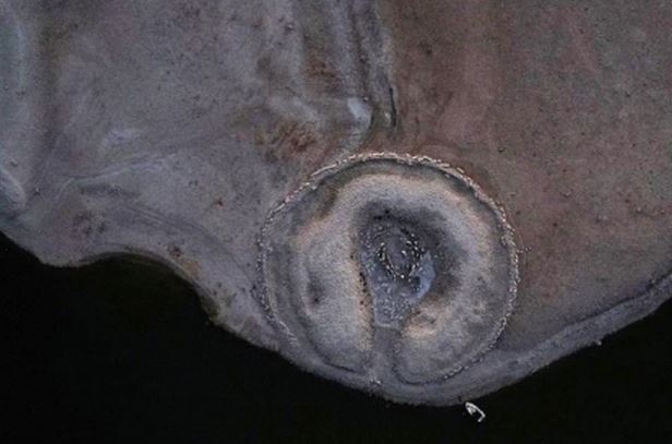 Hạn hán làm lộ mộ đá 7.000 năm tuổi ở Tây Ban Nha