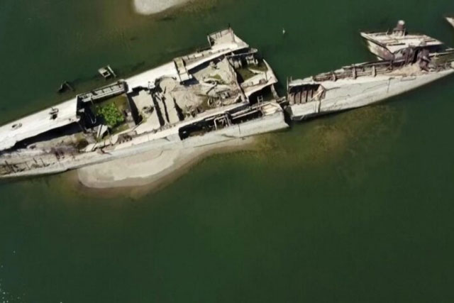 Hạn hán làm lộ ra hàng chục xác tàu chiến từ Thế chiến II trên sông Danube