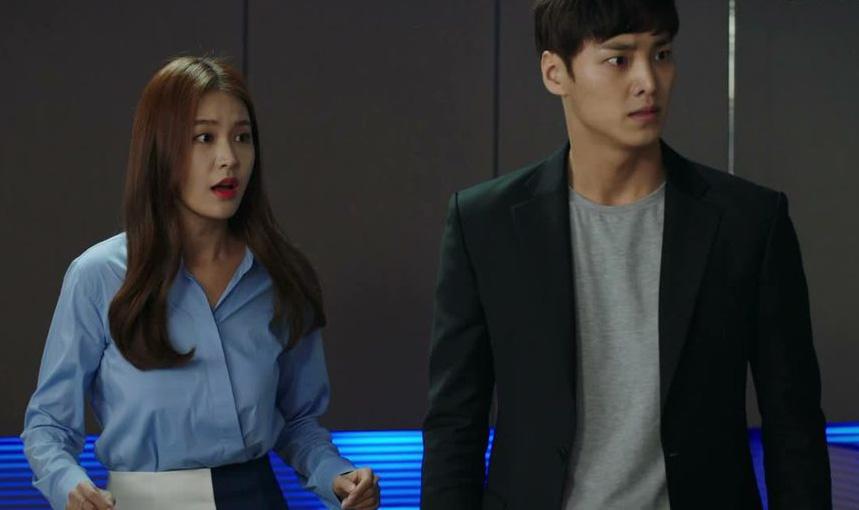 Đến nhà bạn gái giữa đêm, chàng trai chạy mất dép khi thấy cảnh tượng này