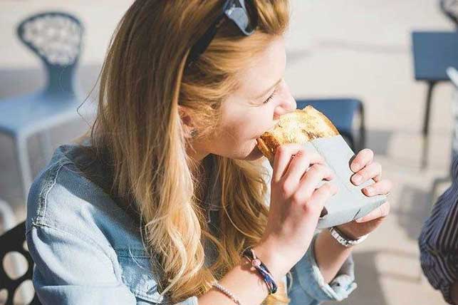 Ăn bánh mỳ nhớ tránh xa sai lầm tai hại này, nhiều người mắc phải mà không biết