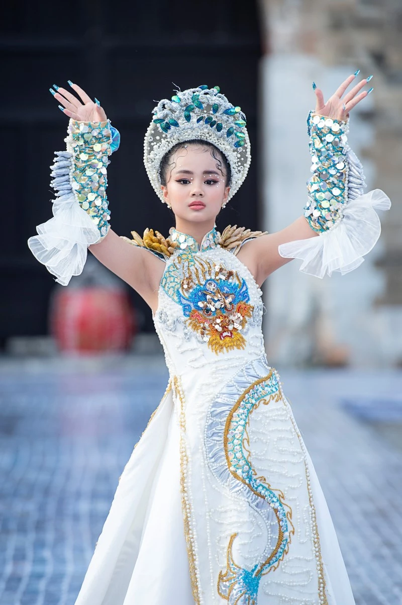 Cá Chép Hóa Rồng với thông điệp tích cực về sự kiên trì , vượt khó và giành được thắng lợi. Cá Chép Hóa Rồng với thông điệp tích cực về sự kiên trì , vượt khó và giành được thắng lợi.