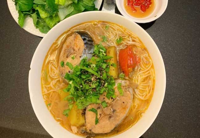 Xuýt xoa thưởng thức món bún cá đặc sản miền Trung đã ăn là khó lòng dừng đũa