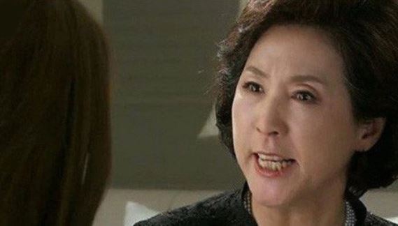 Mẹ chồng đòi lấy tiền chữa vô sinh của tôi để trả nợ cho con gái