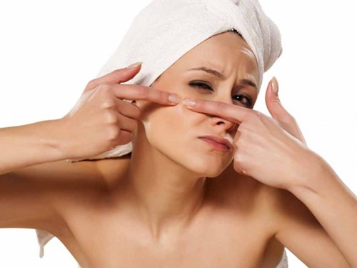 Trị sẹo mụn hiệu quả bằng trà xanh và cà rốt