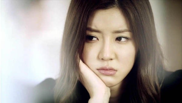 Người yêu cũ cố tình thân mật với chồng, tôi đã có hành động dằn mặt khiến cô ta khiếp vía