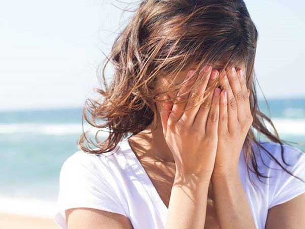 Ngày đầu tiên nhận việc, em đã bỏ chạy khi bị sếp gọi vào xe ô tô riêng và có hành động đáng ghê tởm