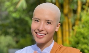 Á hậu Khánh Phương: 'Bố mẹ khóc khi tôi cạo đầu đi tu'