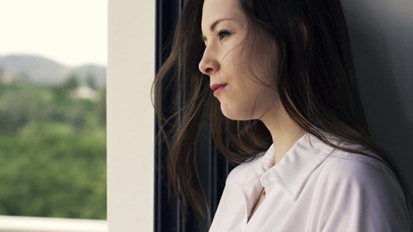 Mẹ vợ sắp lên chơi, nhìn chồng bê két sắt đi gửi, tôi hạ quyết tâm ly hôn