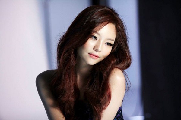 Mẹ vợ bất ngờ lên chơi, 5h sáng thấy việc bà làm trong nhà tắm mà tôi căm hờn