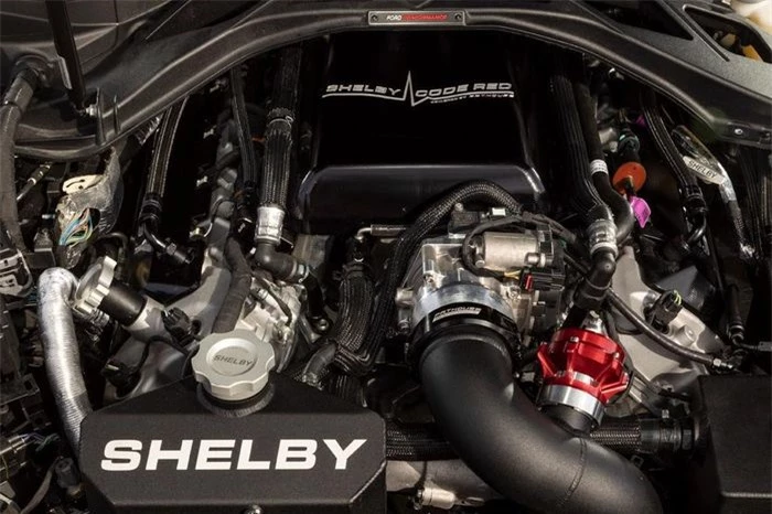  Trái tim của Shelby GT500 Code Red là khối động cơ V8 dung tích 5.2L, được Nelson Racing Engines tinh chỉnh lại. Tương tự dự án trong năm 2010, cơ cấu siêu nạp đã được thay thế bằng cơ cấu tăng áp kép của Fathouse Performance. 