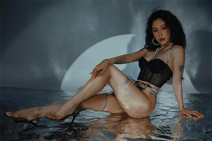 Nữ DJ sexy nhất Đà thành lấn át đàn chị vì vóc dáng quá gợi cảm