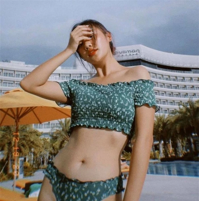 Văn Mai Hương diện bikini khoe vòng 3 căng đét 'cháy khét lẹt' hậu giảm cân thành công