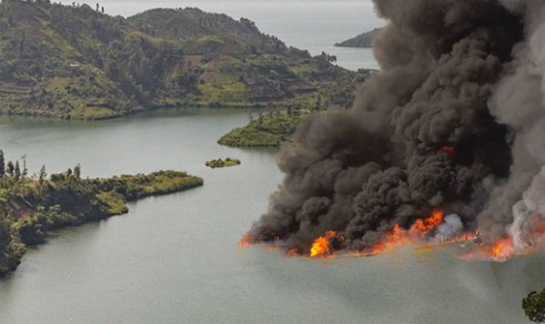 Nhìn qua, không ai tin hồ nước xinh đẹp này lại đáng sợ đến thế: Bên dưới nó ẩn chứa thứ gì?