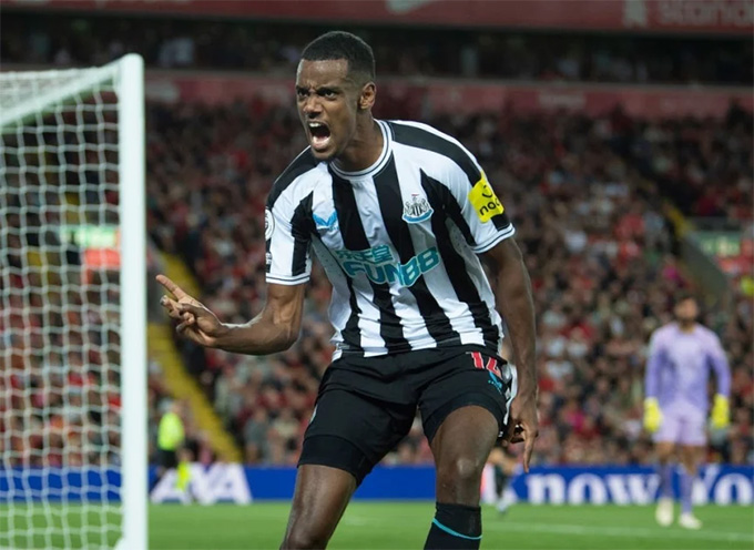 Fabio Carvalho ghi bàn phút 90+8, Liverpool thắng nhọc Newcastle