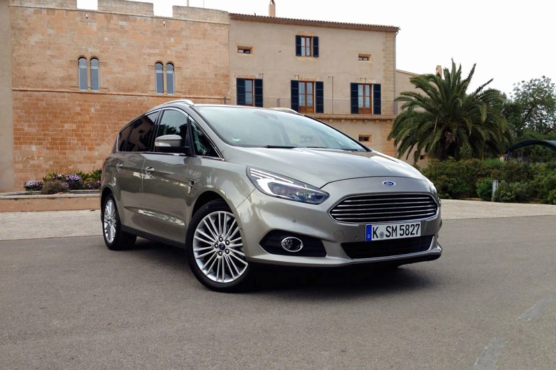 9. Ford S-Max 2.0 Ecoboost.