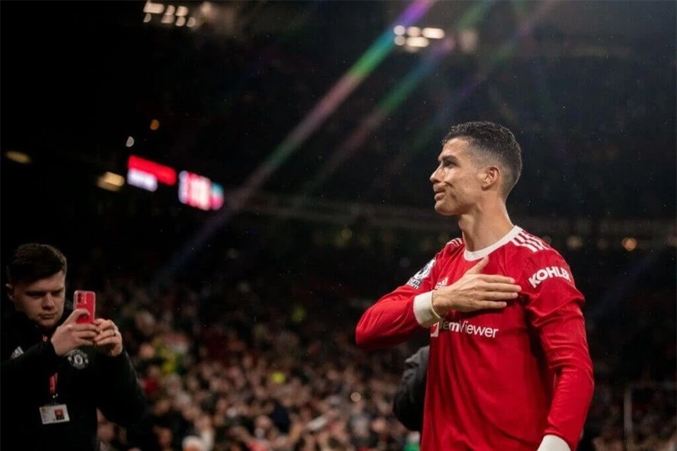 Ronaldo 'mạnh mồm' thể hiện quyền lực cực lớn tại MU 180912