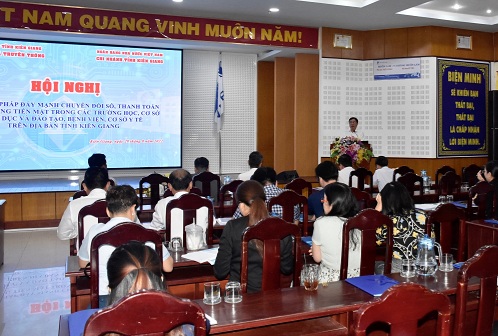 Thói quen sử dụng tiền mặt của nhiều người dân khó thay đổi