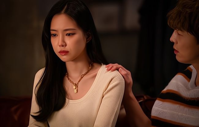 Tuần nào bố mẹ cũng gửi thức ăn cho, vợ chồng tôi hí hửng mừng vui, cho đến ngày chị dâu tới và tiết lộ một chuyện khiến tôi chao đảo