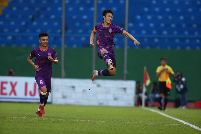 B.Bình Dương cắt mạch toàn thắng của Viettel